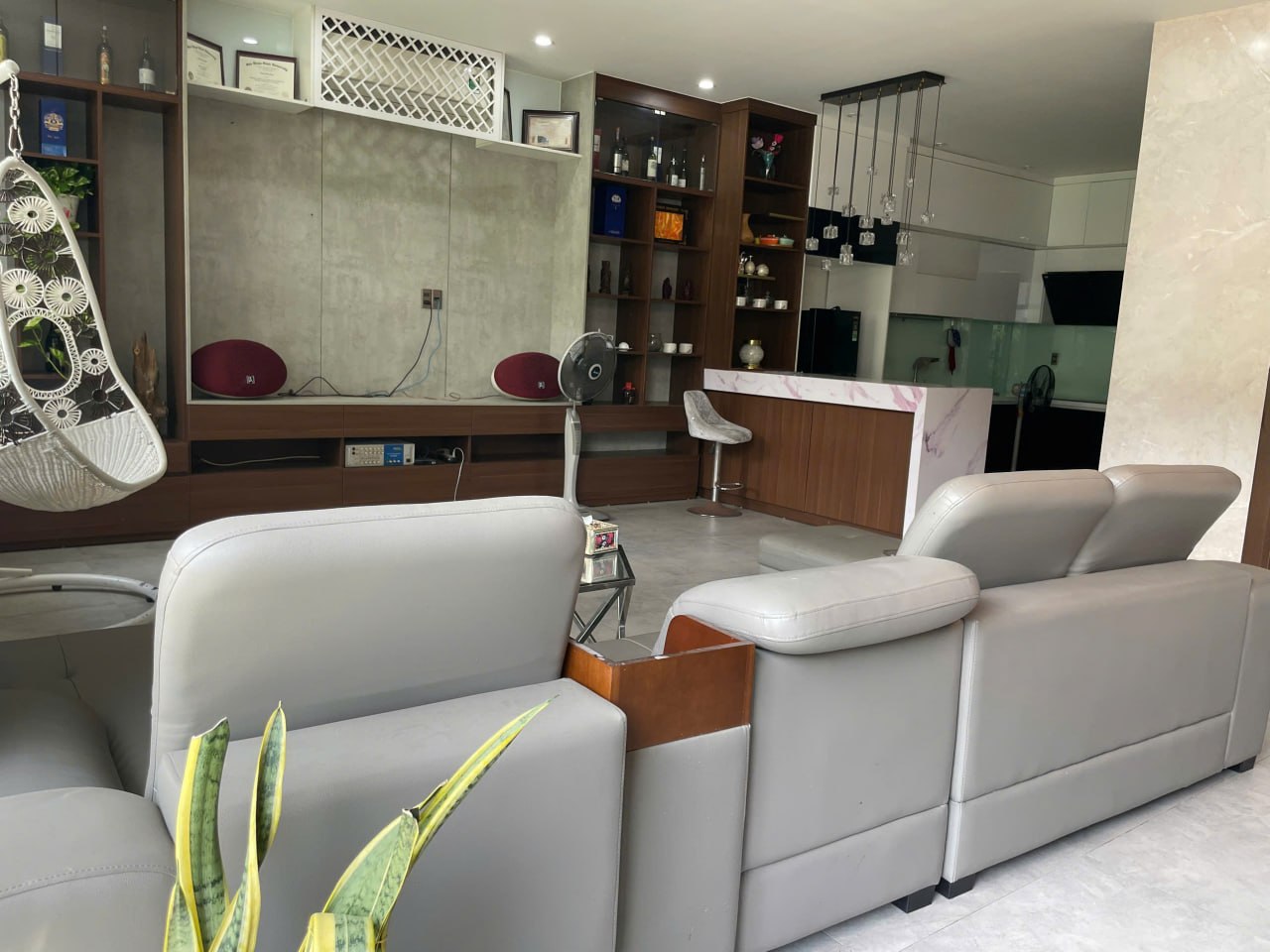 HUGE SPACIOUS APARTMENT – MINH MANG · 23 000 000 VND