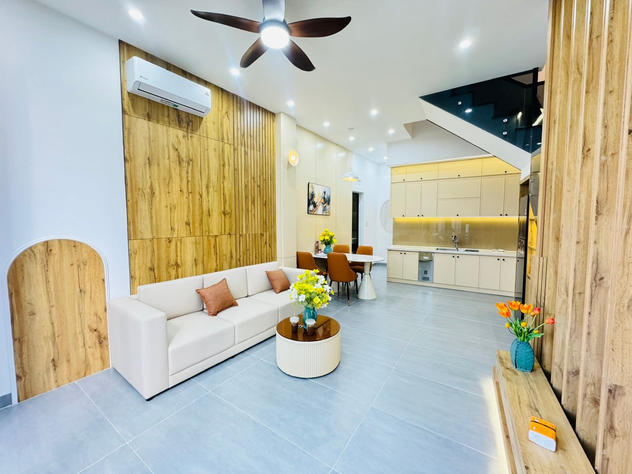 HOUSE IN HAI CHAU - NEAR AIRPORT · 25 000 000 VND