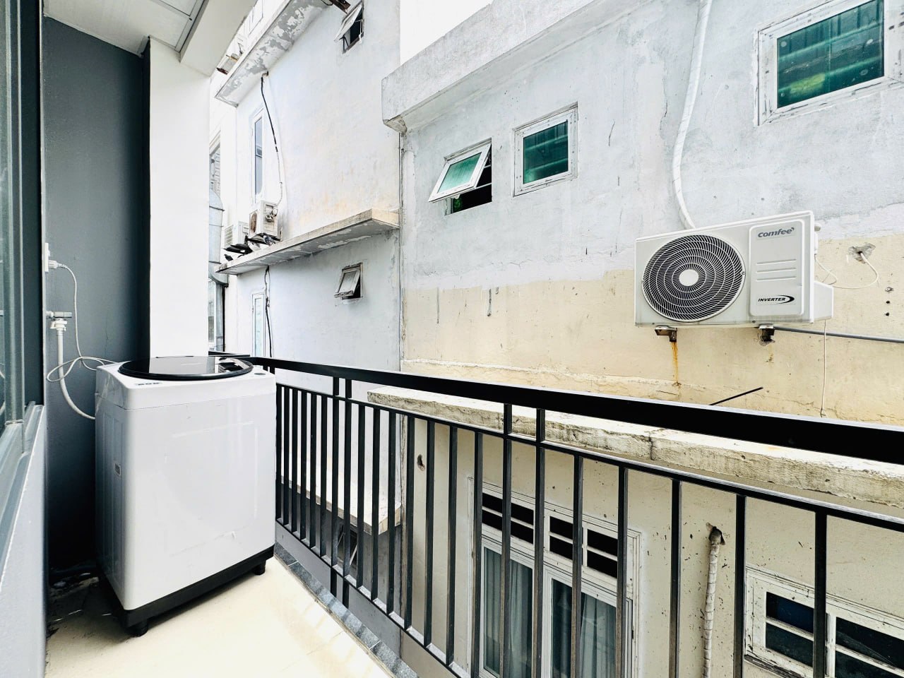 1BR WITH SEPARATE LIVING ROOM & KITCHEN · 12 000 000 VND