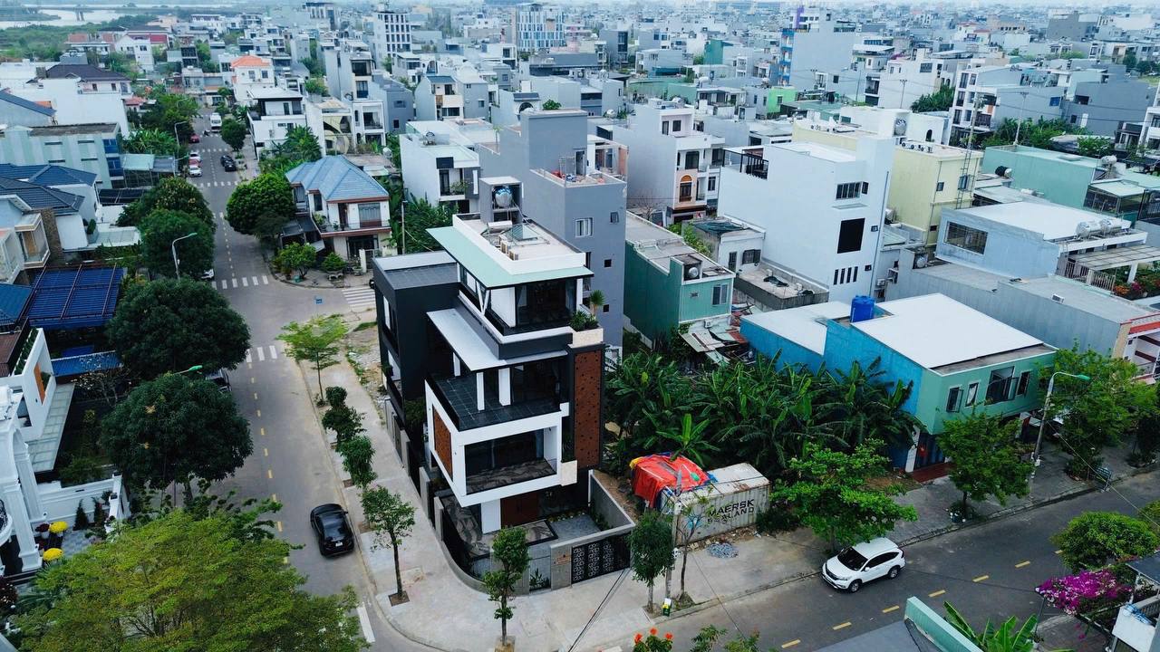 Вилла 3 этажа: 4 спальни 5wc 150m2 · 70 000 000 VND